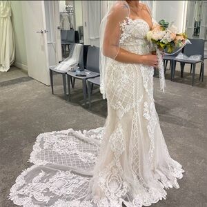 Oleg Cassini UNALTERED NWT size 14 wedding gown